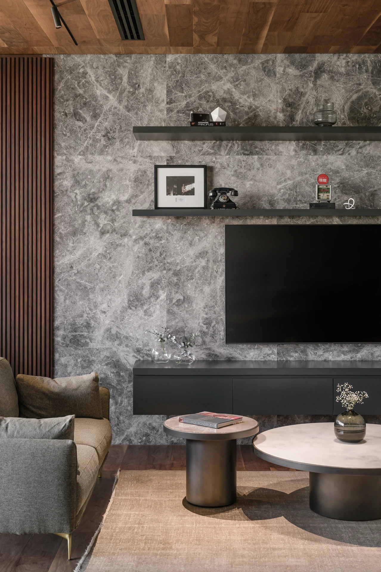 Sky_Investments_Office_51