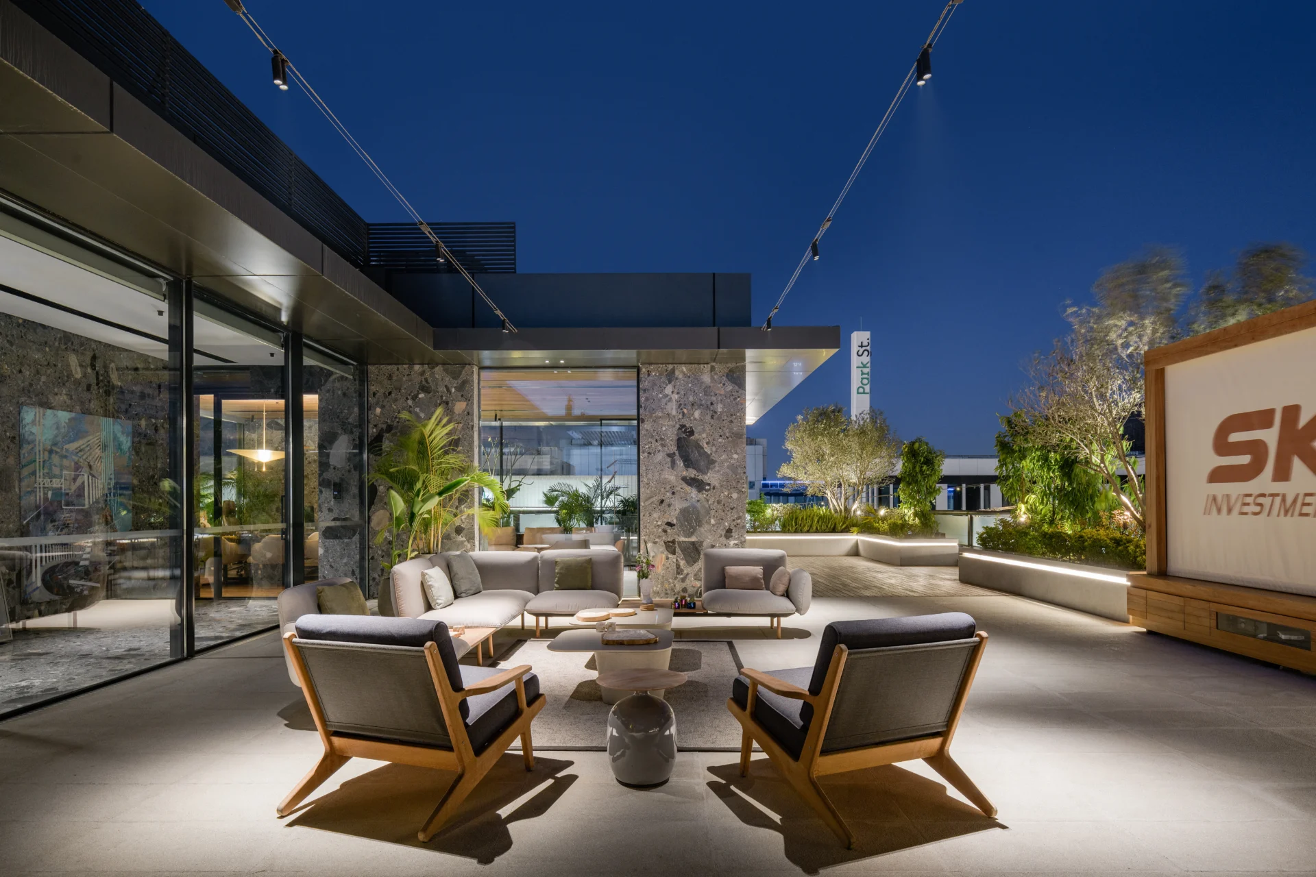 Sky_Investments_Office_64